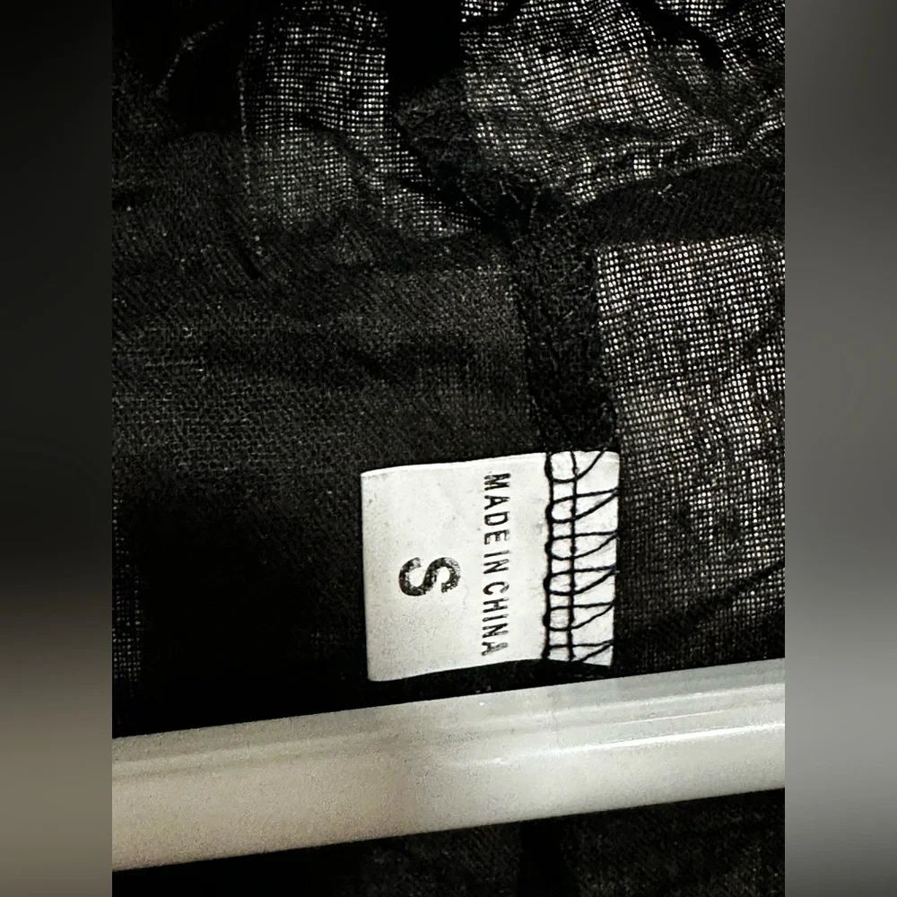 Shorts size small black - Picture 2 of 3